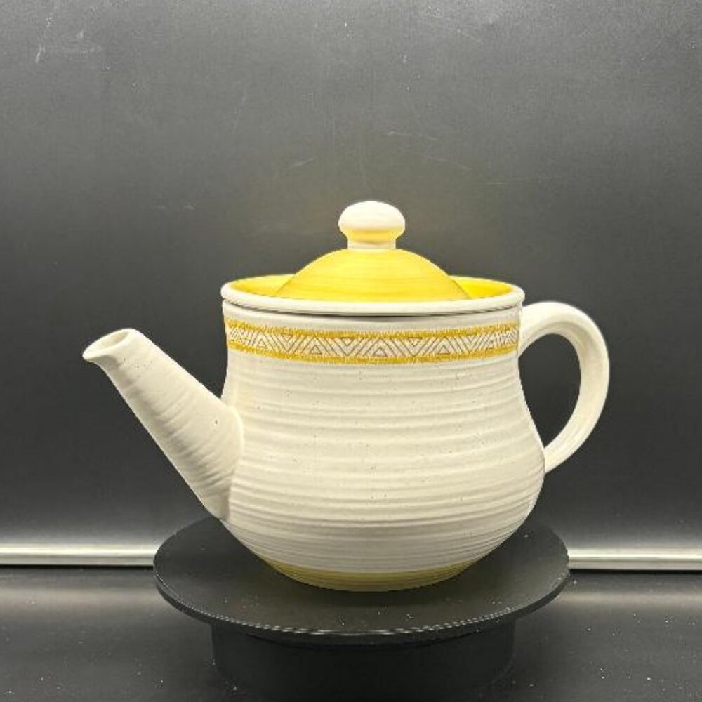 Vintage Franciscan Earthenware Pottery Hacienda Gold Pattern Lidded Teapot